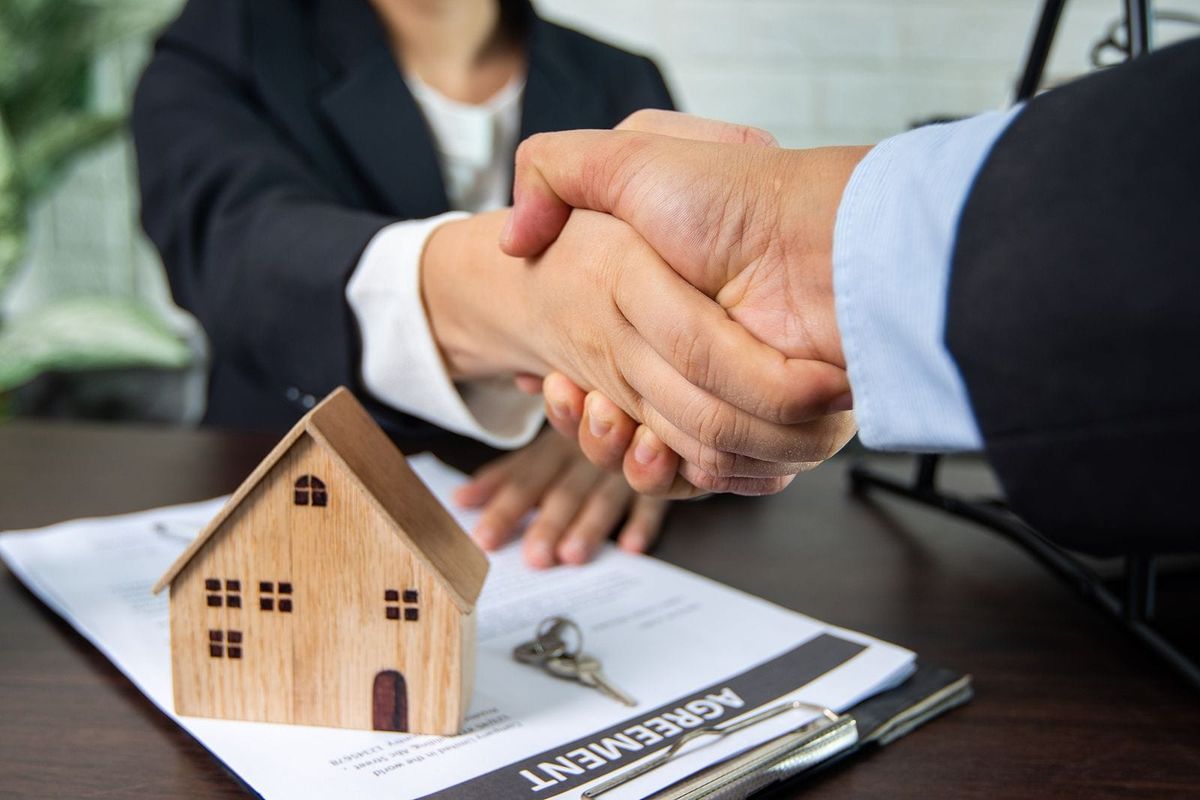 real estate agent in property investment